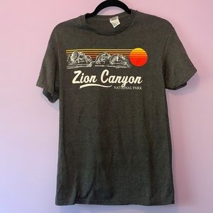 Zion National Park T-shirt size Medium unisex